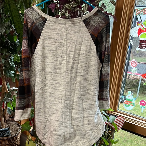 Women's Gray Top with Plaid Sleeves - Picture 3 of 5